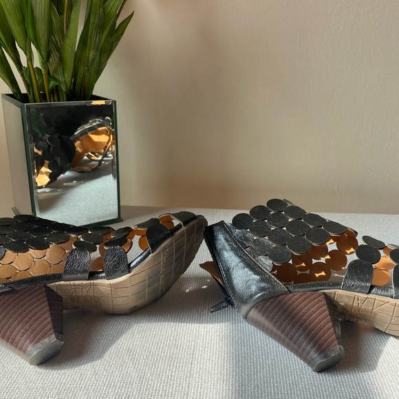 NY VIP Saks Booties - Picture 4 of 5